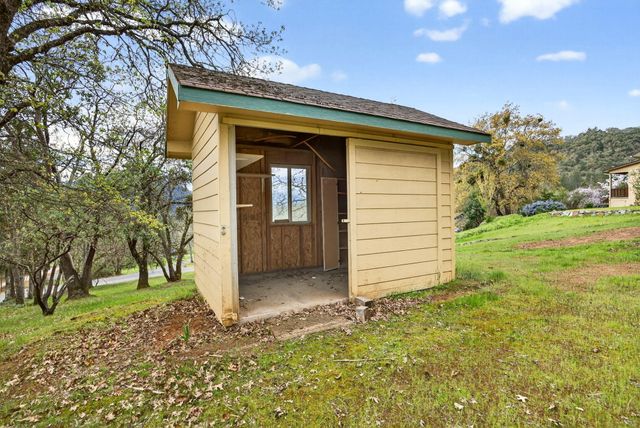 240 Mina Lane, Grants Pass, OR 97526