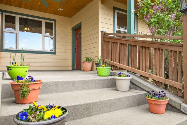 240 Mina Lane, Grants Pass, OR 97526