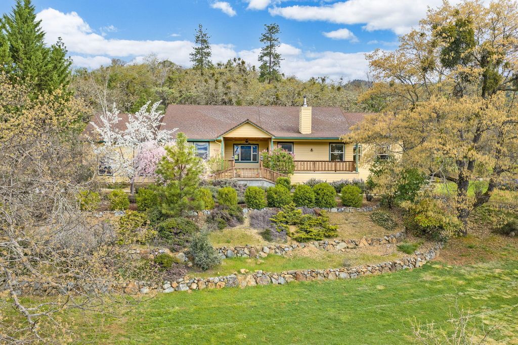 240 Mina Lane, Grants Pass, OR 97526