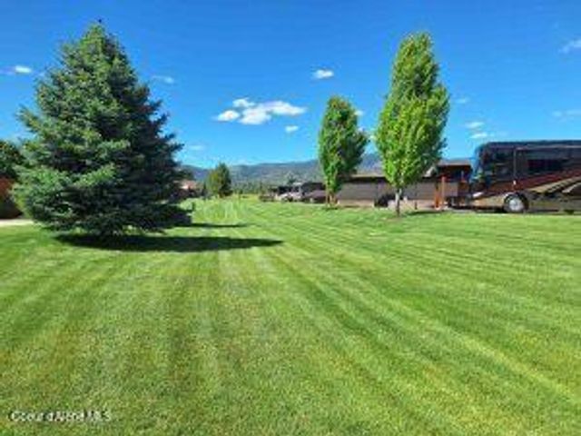 51 Sand Trap Ln, Blanchard, ID 83804