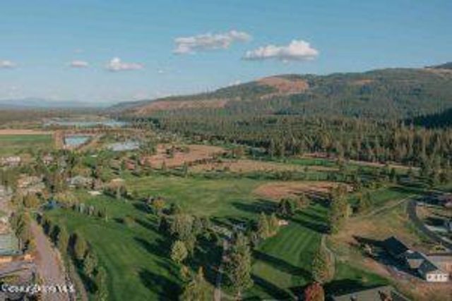 51 Sand Trap Ln, Blanchard, ID 83804