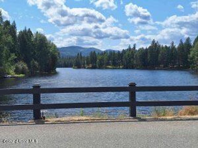 51 Sand Trap Ln, Blanchard, ID 83804