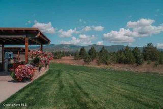 51 Sand Trap Ln, Blanchard, ID 83804