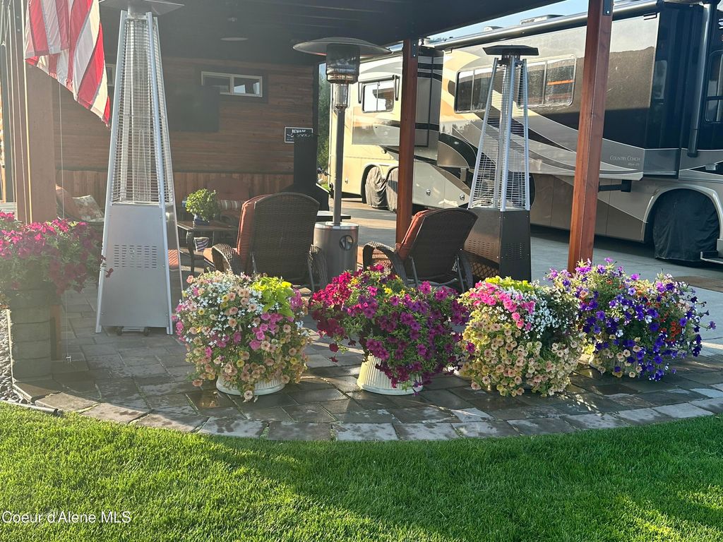 51 Sand Trap Ln, Blanchard, ID 83804