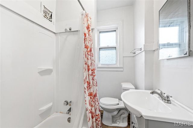 4763 Goethe Avenue, St Louis, MO 63116