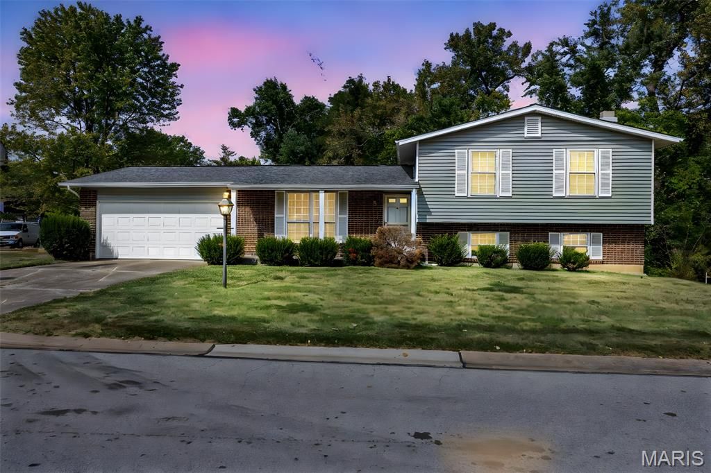 1 Oak Hill Lane, St Peters, MO 63376