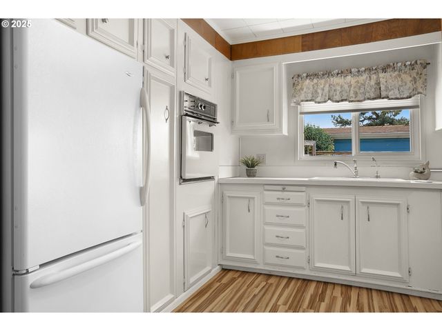 3437 Ne BENTON St, Newport, OR 97365