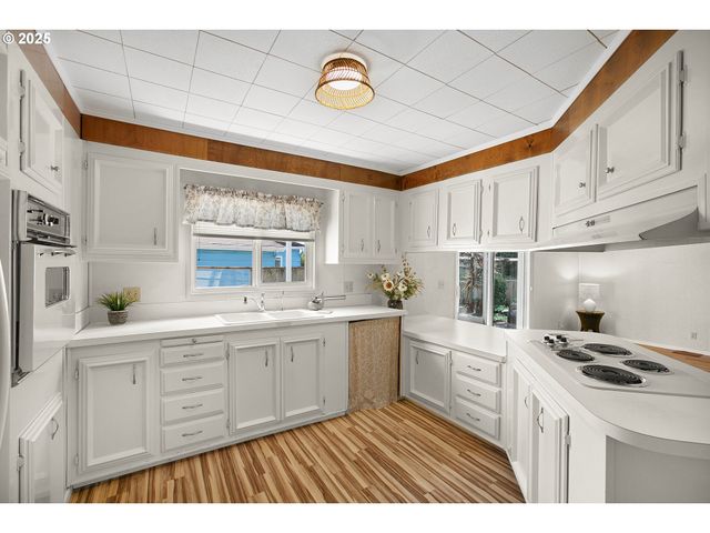 3437 Ne BENTON St, Newport, OR 97365