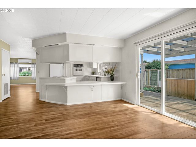 3437 Ne BENTON St, Newport, OR 97365
