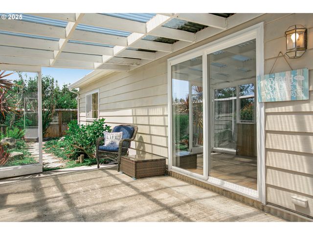3437 Ne BENTON St, Newport, OR 97365