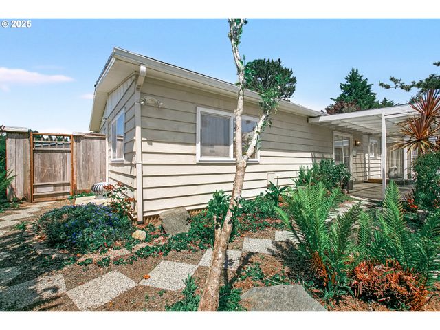 3437 Ne BENTON St, Newport, OR 97365