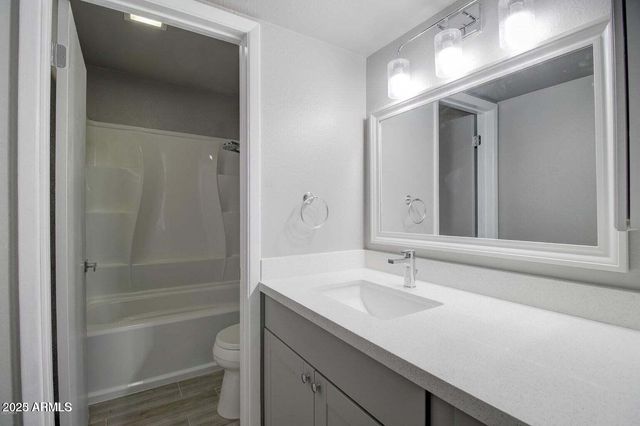 2220 W DORA Street 214, Mesa, AZ 85201