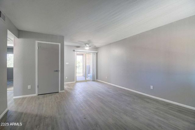 2220 W DORA Street 214, Mesa, AZ 85201