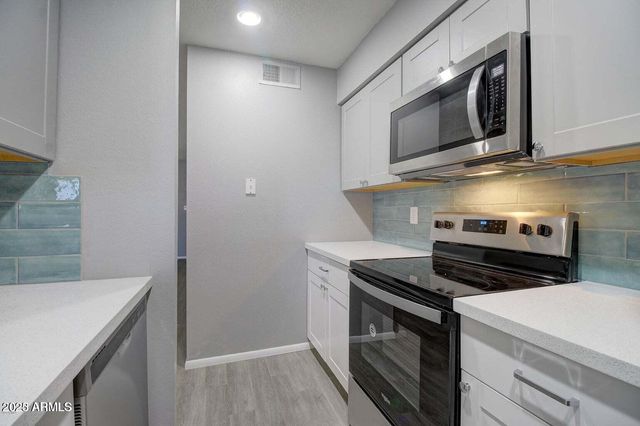 2220 W DORA Street 214, Mesa, AZ 85201