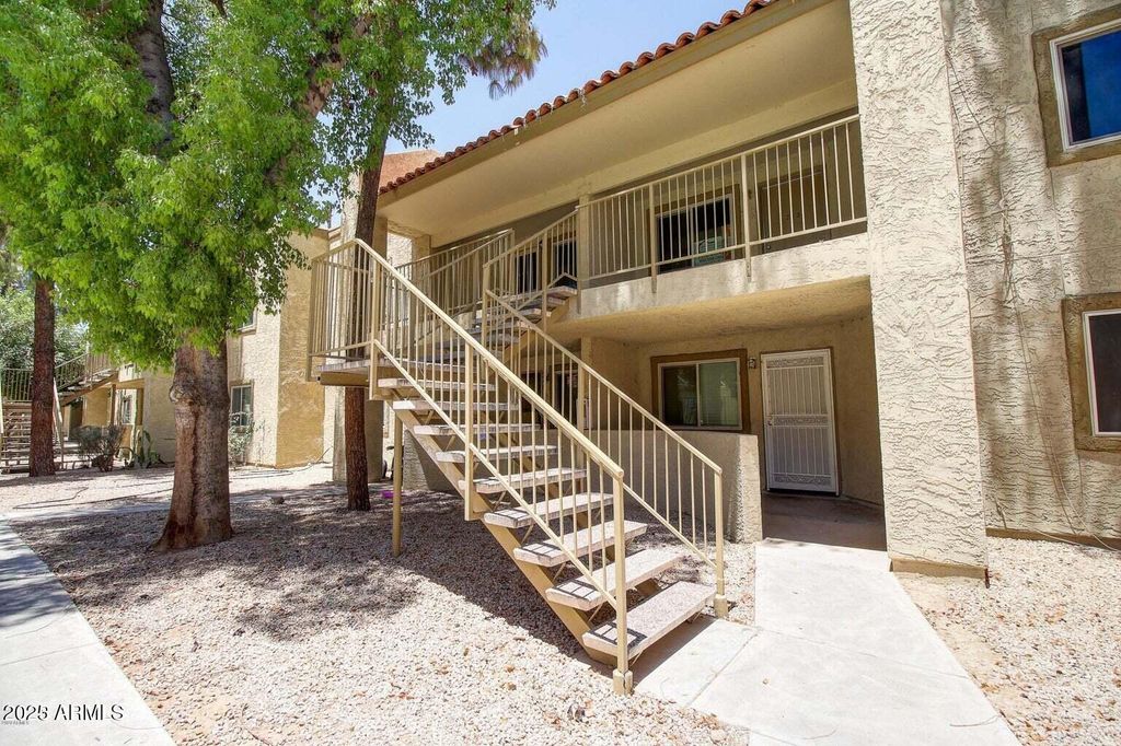 2220 W DORA Street 214, Mesa, AZ 85201
