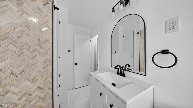 16811 Invermere Avenue, Cleveland, OH 44128