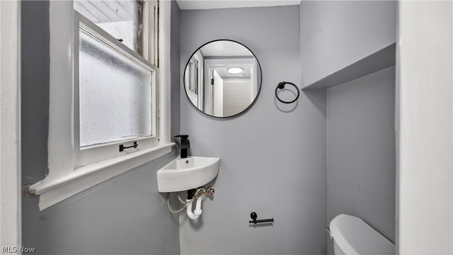 16811 Invermere Avenue, Cleveland, OH 44128