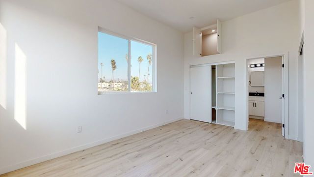 1509 S Cloverdale Avenue, Los Angeles, CA 90019