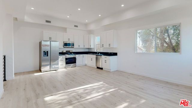 1509 S Cloverdale Avenue, Los Angeles, CA 90019