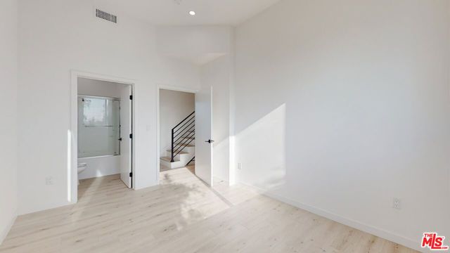 1509 S Cloverdale Avenue, Los Angeles, CA 90019