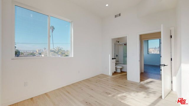 1509 S Cloverdale Avenue, Los Angeles, CA 90019