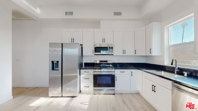 1509 S Cloverdale Avenue, Los Angeles, CA 90019