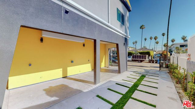 1509 S Cloverdale Avenue, Los Angeles, CA 90019