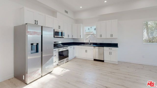 1509 S Cloverdale Avenue, Los Angeles, CA 90019