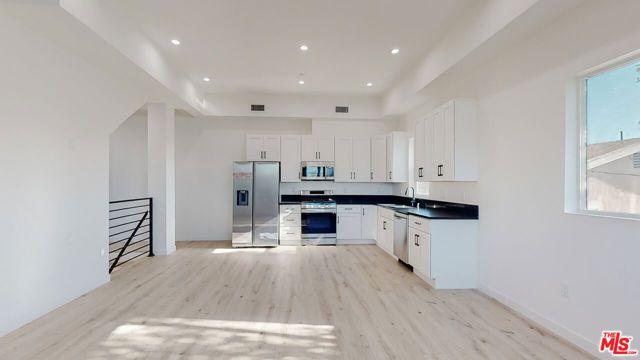 1509 S Cloverdale Avenue, Los Angeles, CA 90019