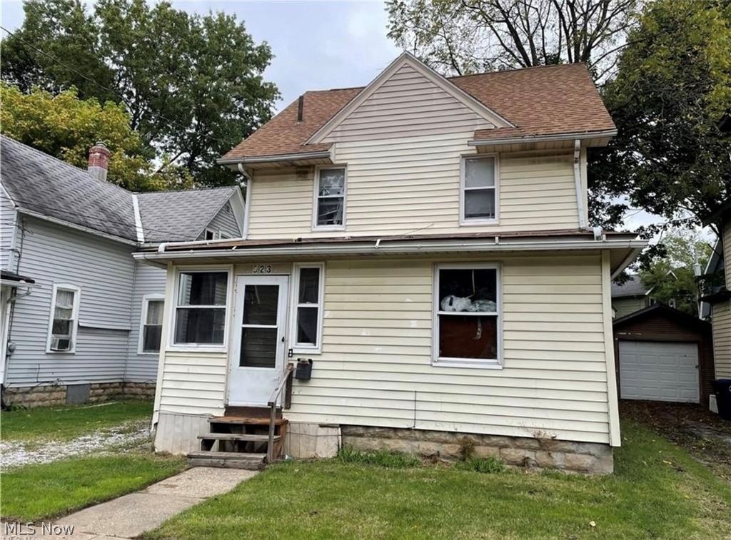 923 Bloomfield Avenue, Akron, OH 44302