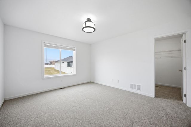 2595 72 Avenue S, Fargo, ND 58104