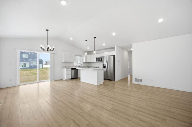 2595 72 Avenue S, Fargo, ND 58104