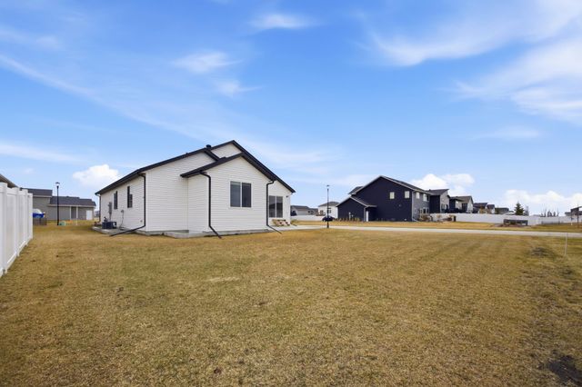 2595 72 Avenue S, Fargo, ND 58104