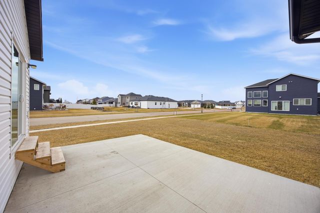 2595 72 Avenue S, Fargo, ND 58104