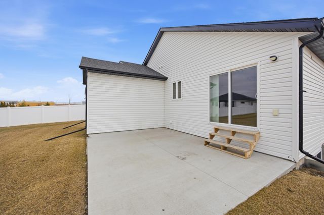 2595 72 Avenue S, Fargo, ND 58104
