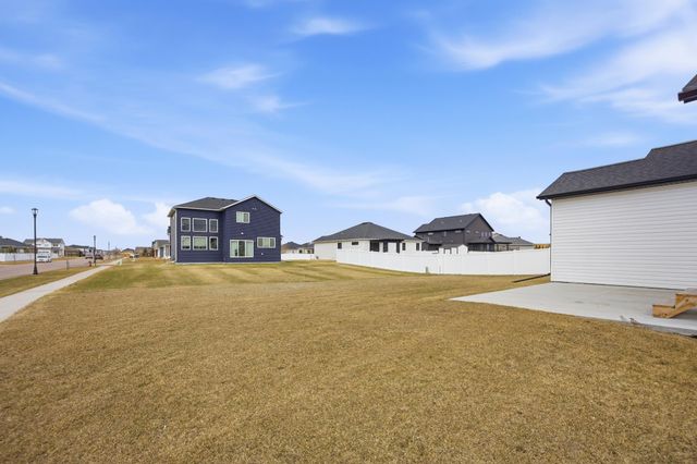 2595 72 Avenue S, Fargo, ND 58104