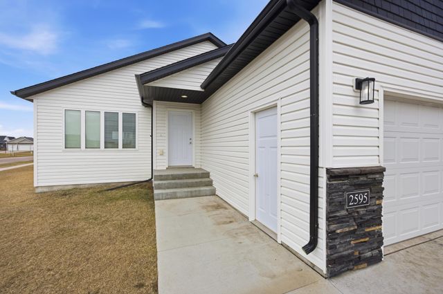 2595 72 Avenue S, Fargo, ND 58104