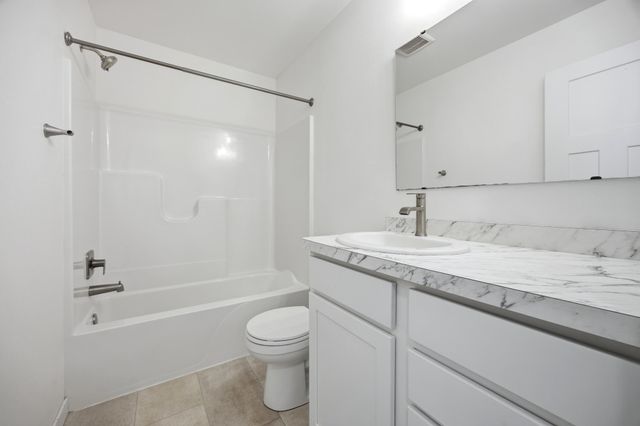 2595 72 Avenue S, Fargo, ND 58104