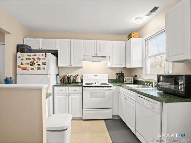 89 Carriage Path South 89, Milford, CT 06460