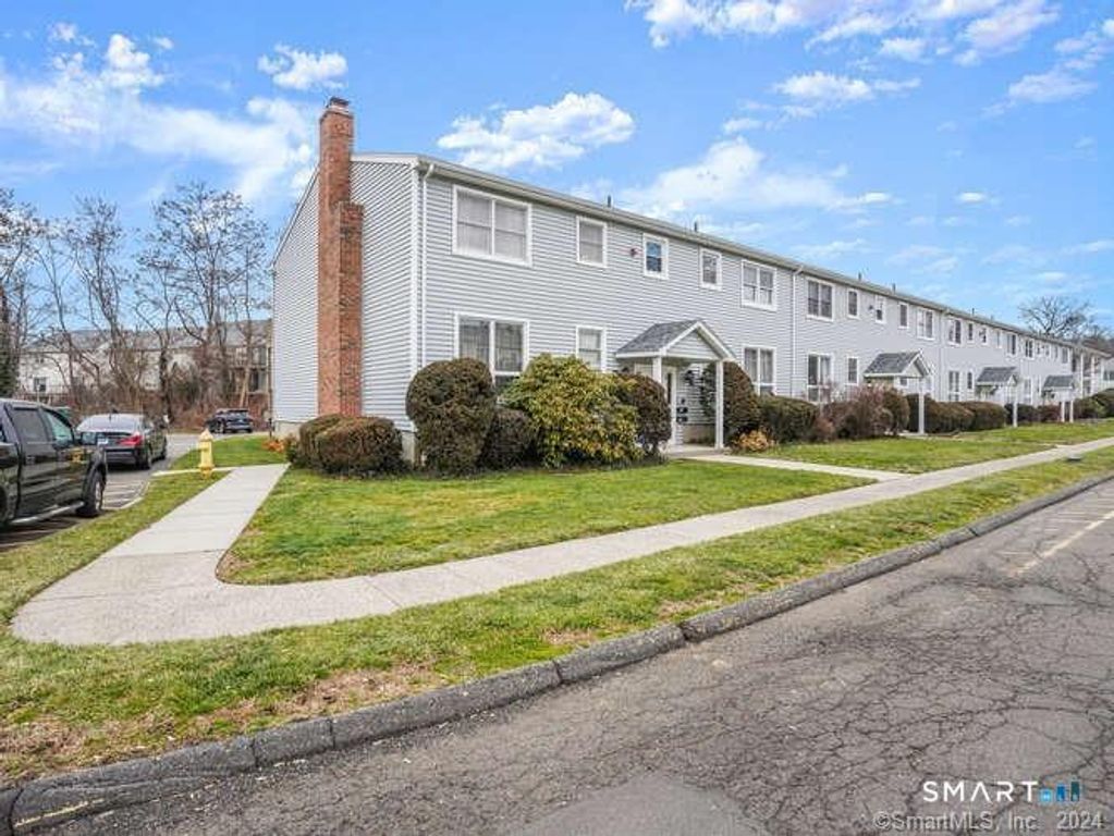 89 Carriage Path South 89, Milford, CT 06460