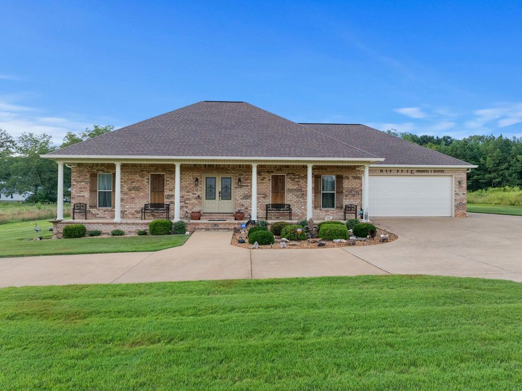 27 BYNUM DR, Corinth, MS 38834