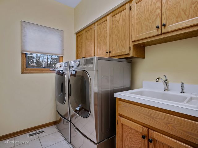 15W601 81st Street, Burr Ridge, IL 60527