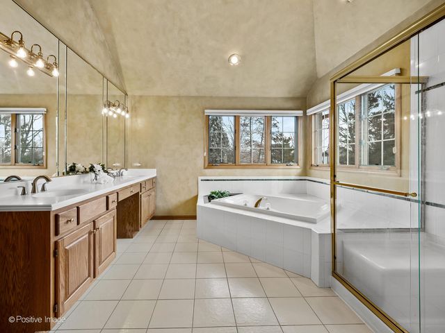 15W601 81st Street, Burr Ridge, IL 60527