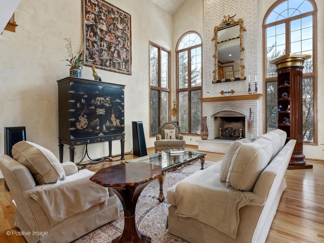 15W601 81st Street, Burr Ridge, IL 60527