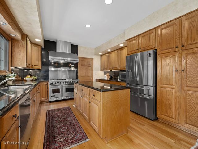 15W601 81st Street, Burr Ridge, IL 60527