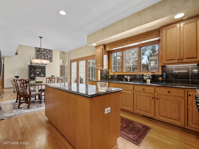 15W601 81st Street, Burr Ridge, IL 60527