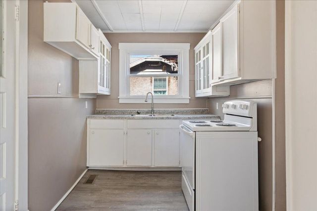 2327 N Lexington Avenue, Springfield, MO 65803