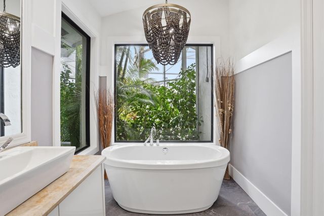 11180 Isle Brook Court, Wellington, FL 33414