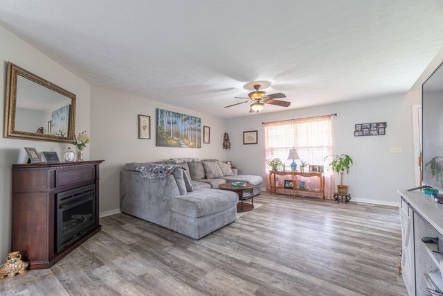 207 Clover Pointe Drive, Somerset, KY 42503