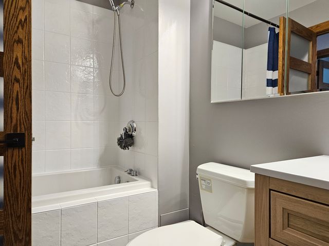 126 Borris Circle, Streamwood, IL 60107